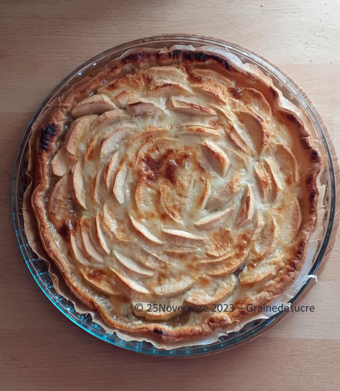 LE GRAND LIVRE DES TARTES, TOURTES, FEUILLETES ET AMUSE-BOUCHES CROUST