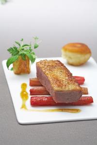 Filet de Canette Rtie  la Rhubarbe, Jus de Canard  l\'Infusion de Verveine