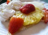 Tarte Fine  lAnanas et Fraises au Poivre