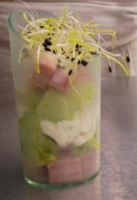 Verrine de jambon et concombre aux graines germes