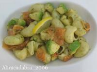 Salade de ptes  l\'avocat et au saumon fum