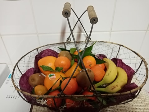 des fruits dans un panier