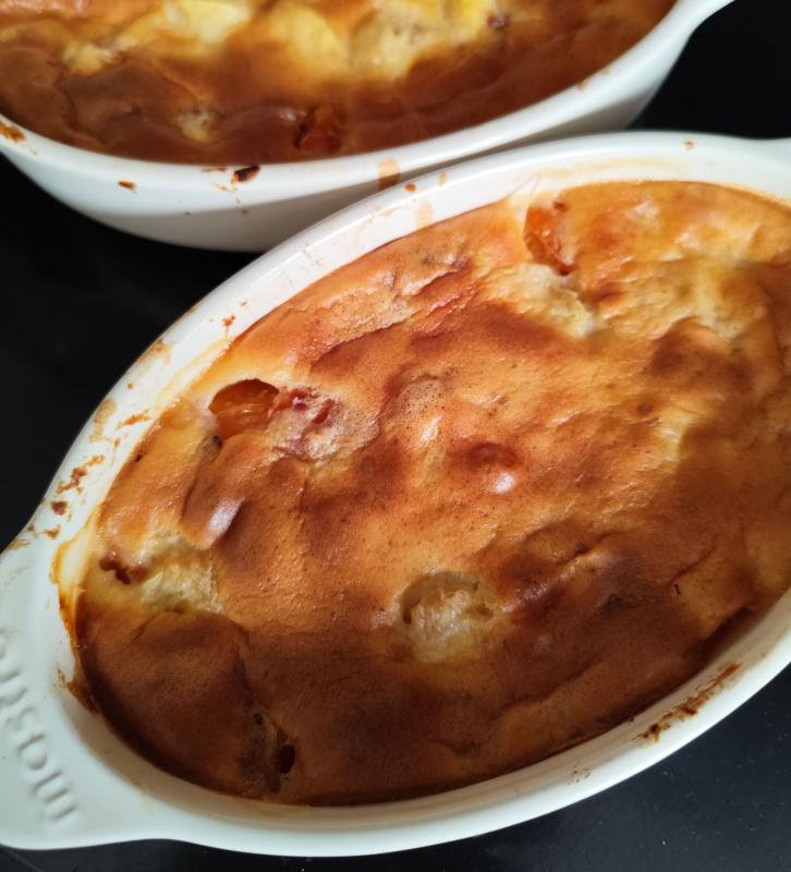 Clafoutis aux abricots ultra moelleux.