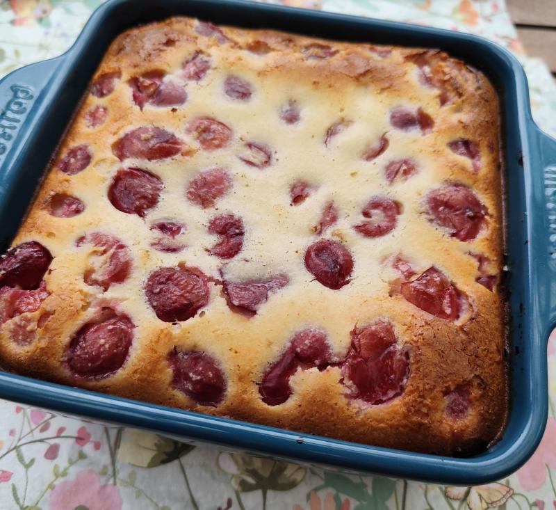 Clafoutis aux cerises, fa�on amandine.