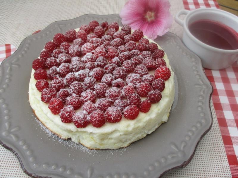 Gteau au fromage blanc et framboises.