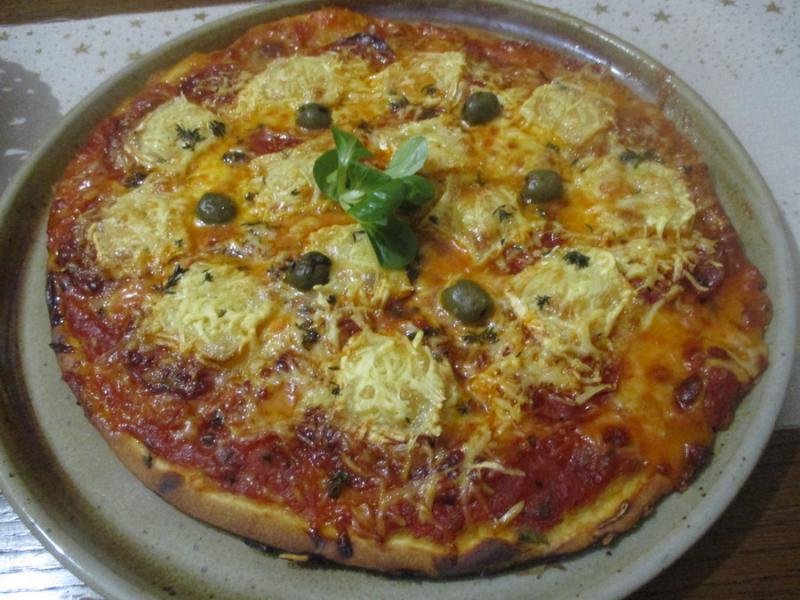 Pizza chvre et chorizo.