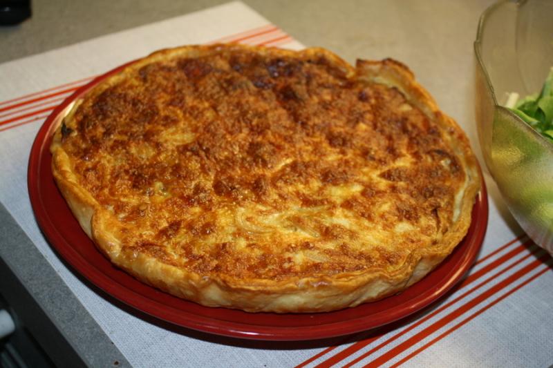 Tarte aux oignons, comt et lardons.