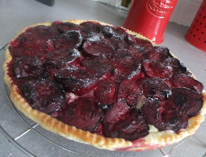 Tarte aux prunes, faon amandine.