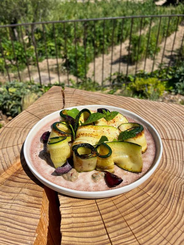 Salade de courgettes  la menthe, thon et cerises 