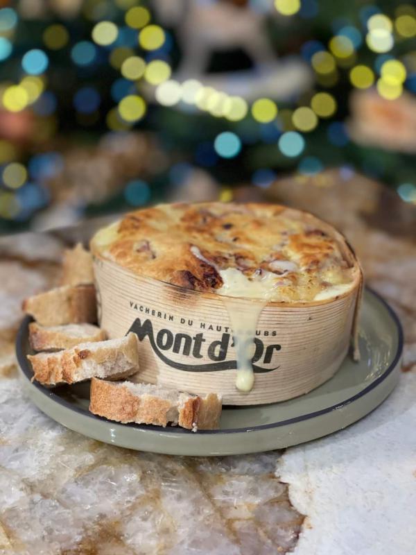 Ultra-gourmand mon Vacherin Mont d\'Or aux saucisses