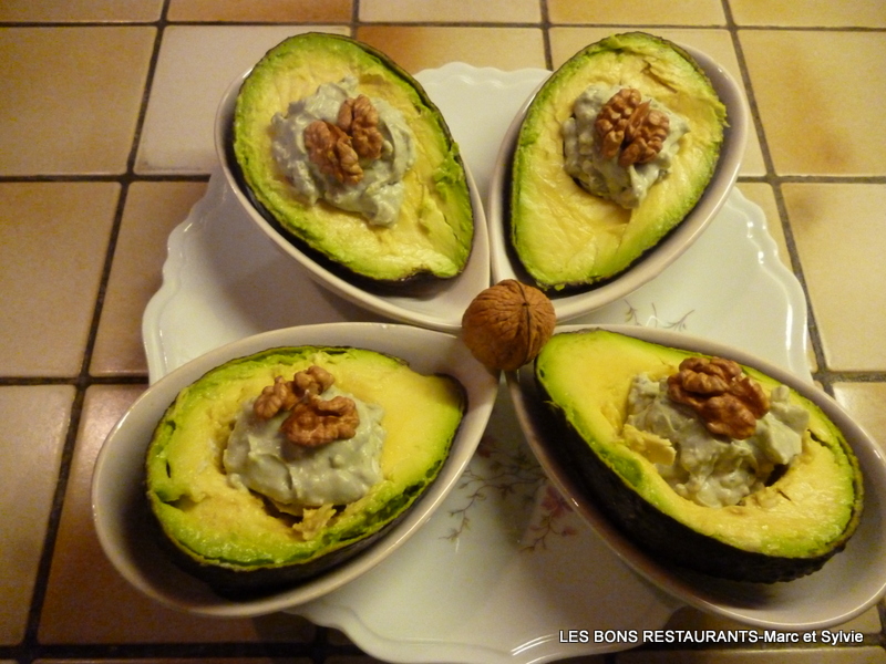 AVOCATS AU ROQUEFORT ET AUX NOIX