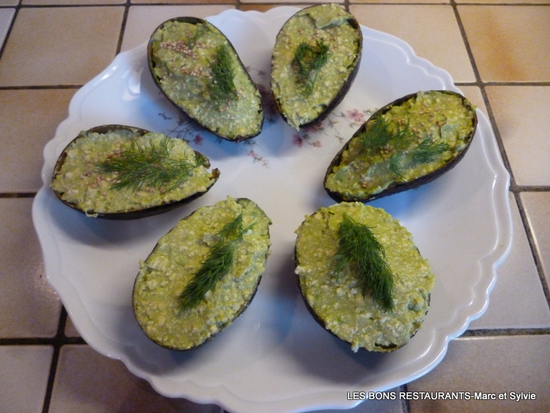 AVOCATS FARCIS AU TOFU