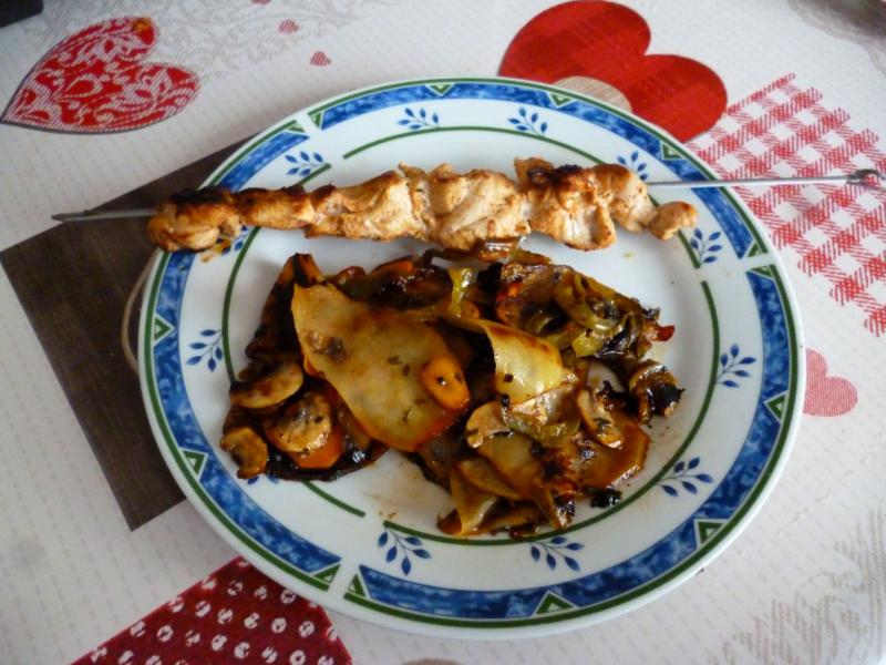 BROCHETTES DE POULET AU SOJA et PLANCHA DE LGUMES