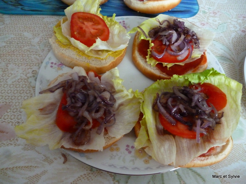 BURGER GOURMAND OIGNONS ROUGES ET COMT