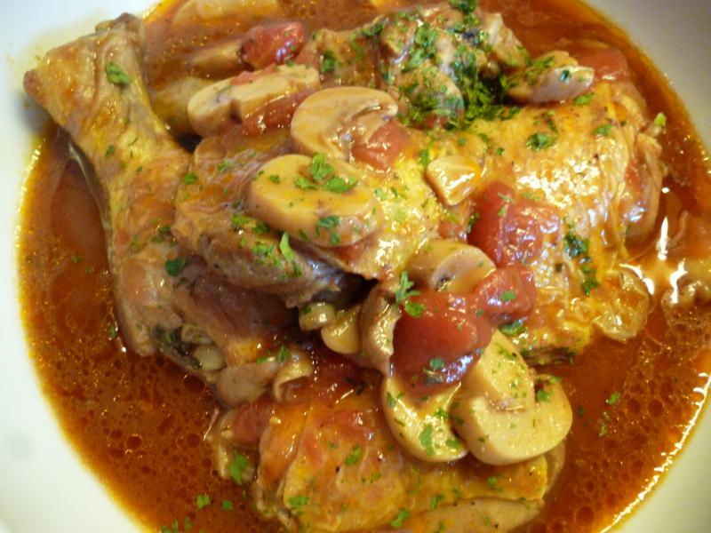 CUISSES DE POULET CHASSEUR AU VIN ROUGE