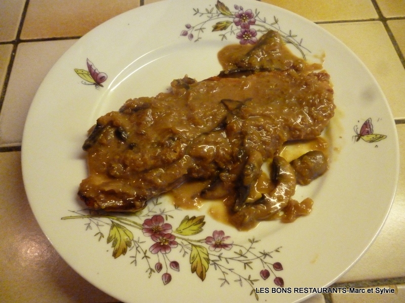 ESCALOPES DE PORC AUX CHAMPIGNONS