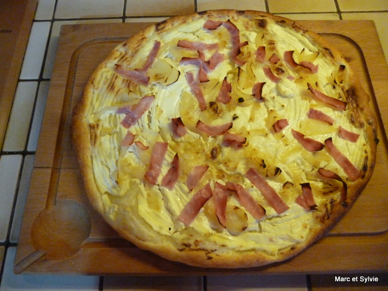 FLAMMENKUECHE AU JAMBON