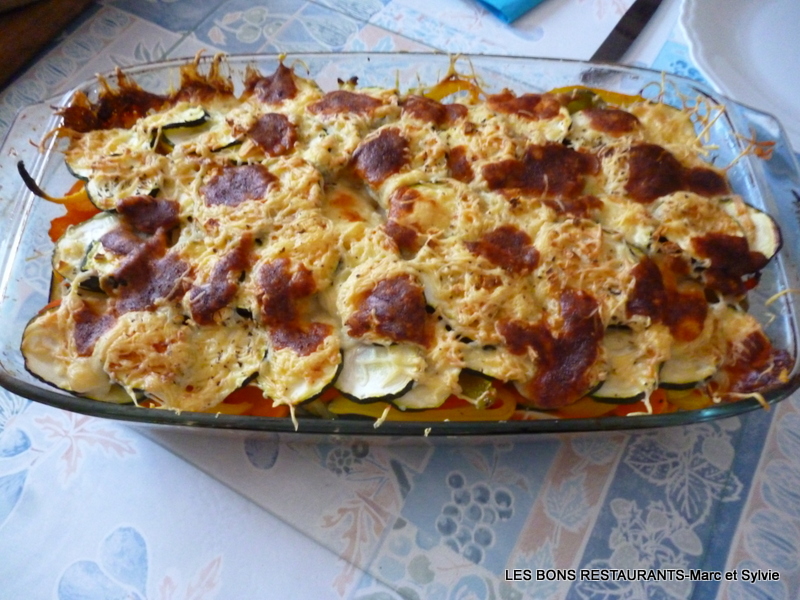 GRATIN DE COURGETTES CAROTTES ET POIVRONS