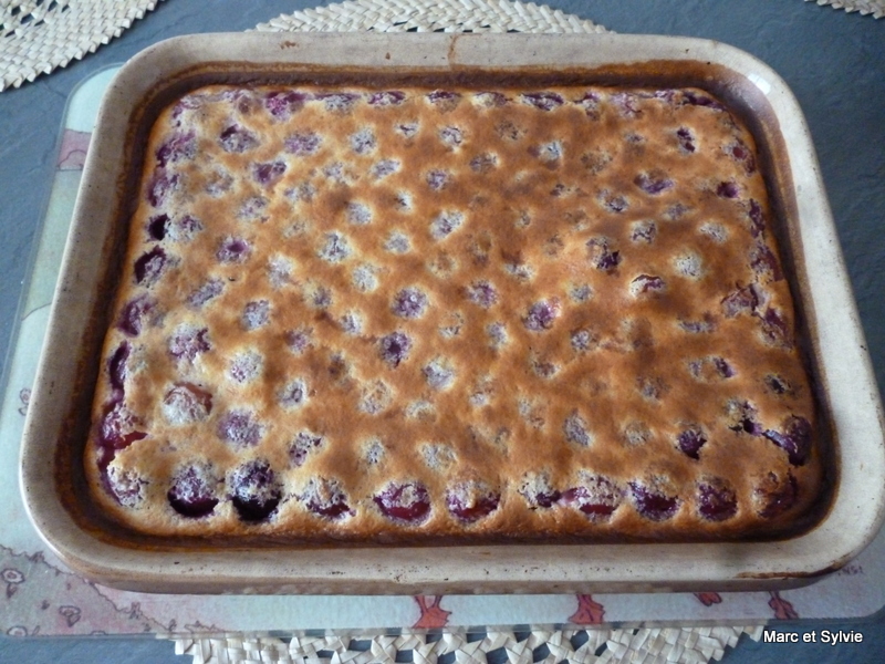 LE CLAFOUTIS AUX CERISES de Cyril Lignac