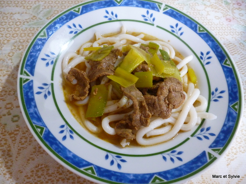 NOUILLES UDON AU CURRY ET AU BOEUF