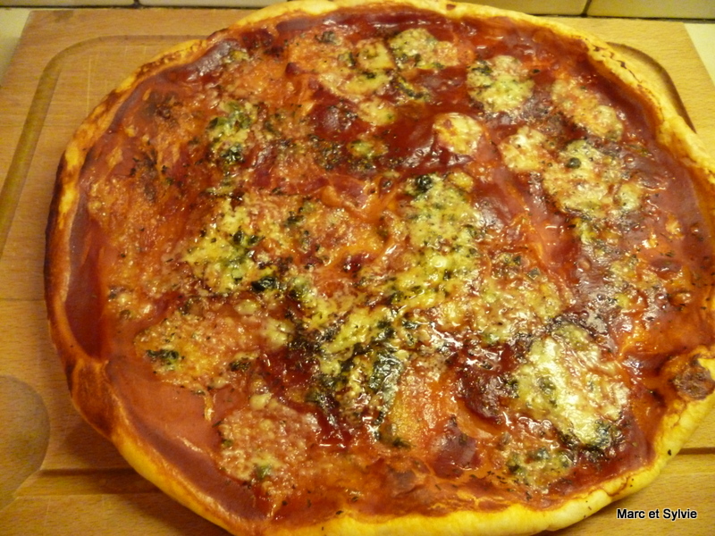 PIZZA AU ROQUEFORT