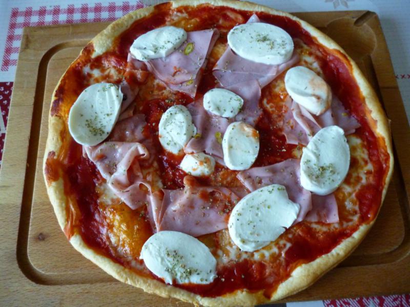 PIZZA MORTADELLE MOZARELLA