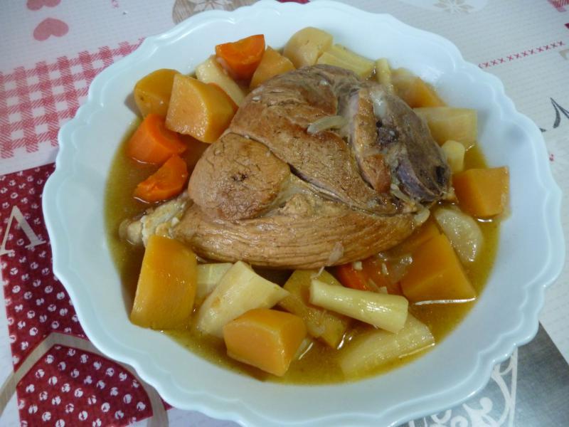 ROUELLE DE PORC AUX LGUMES ANCIENS