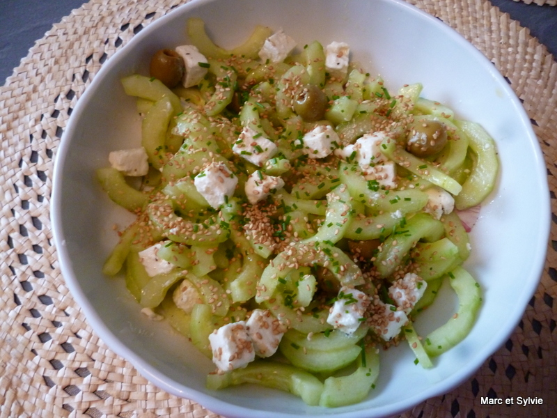 SALADE DE CONCOMBRE FETA ET OLIVES