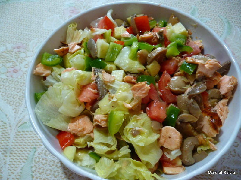 SALADE GOURMANDE AU SAUMON