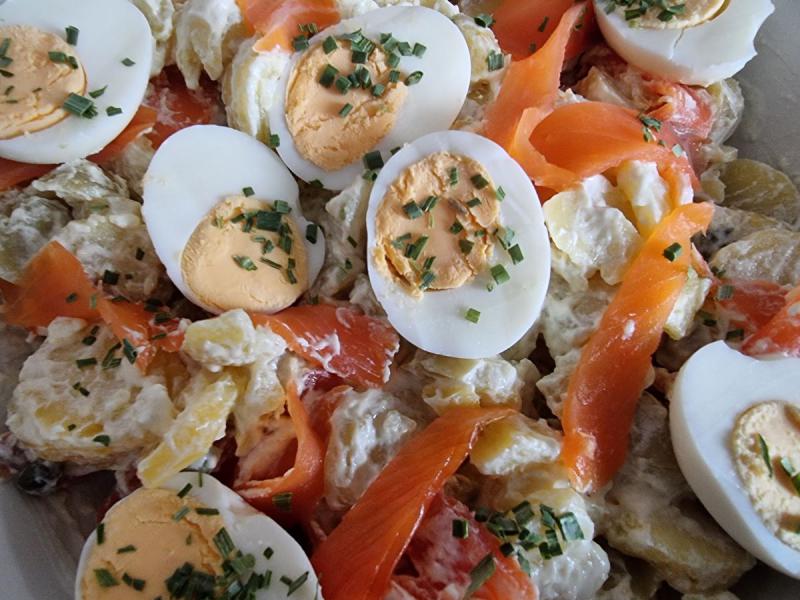 Salade nordique de pommes de terre saumon fum� et c�pres