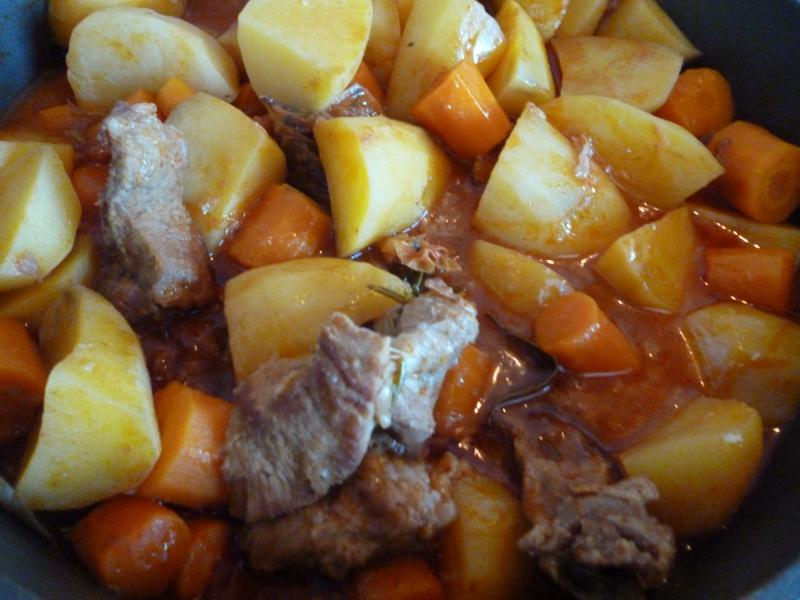 SAUT DE VEAU POMMES DE TERRE ET CAROTTES