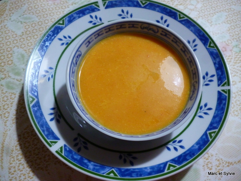 SOUPE DE CAROTTES AU CURRY