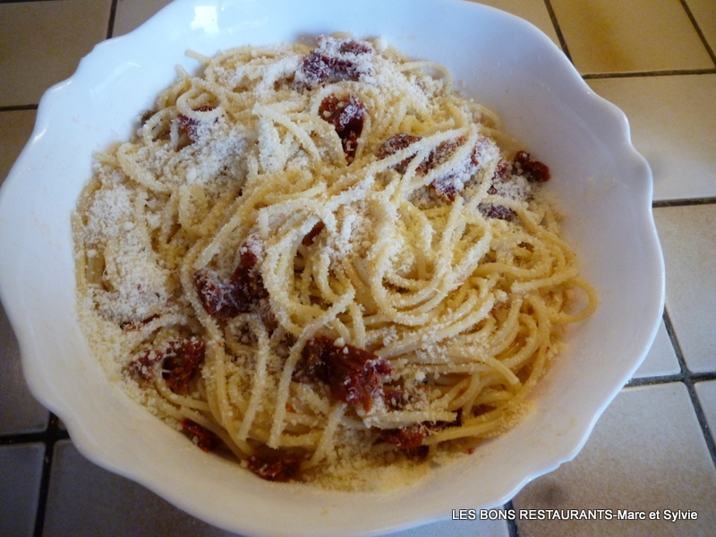 SPAGHETTIS AUX TOMATES SCHES