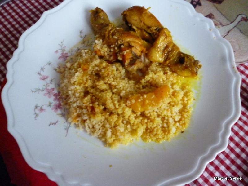 TAJINE DE POULET AUX PCHES ET AUX ABRICOTS