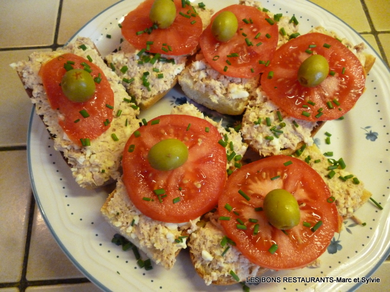 TOASTS AU THON ET OEUFS DURS