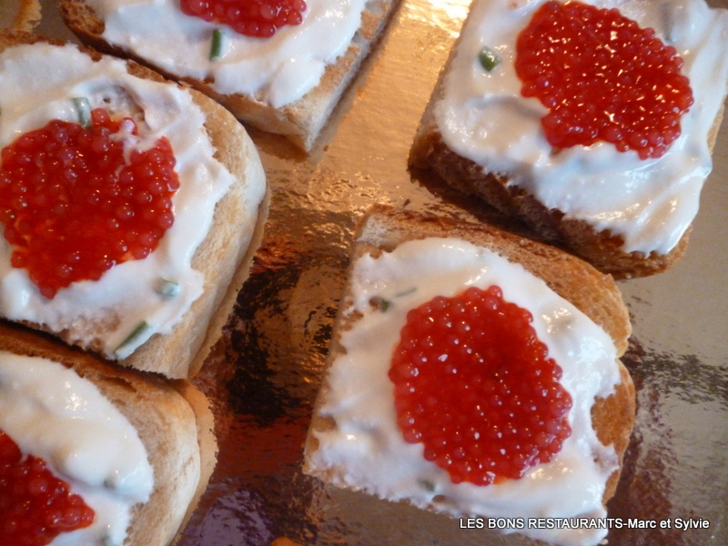 TOASTS RICOTTA CIBOULETTE OEUFS DE LOMPE