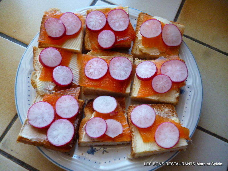 TOASTS SAUMON RADIS