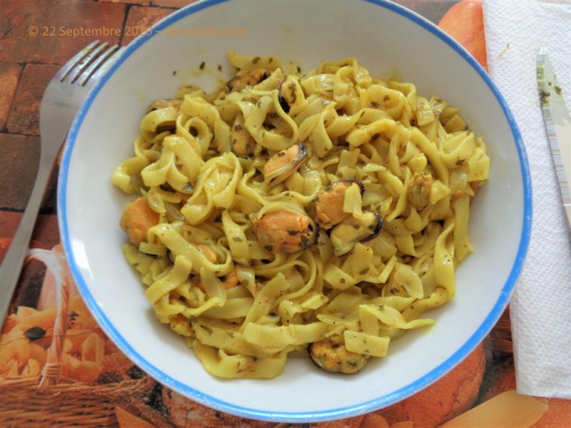 Moules au curry tagliatelles