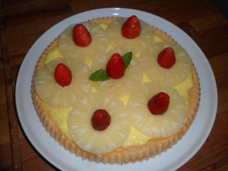 Tarte gnoise fraises, ananas chantilly 