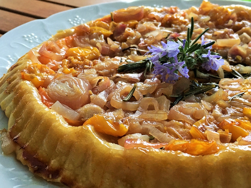 Tatin de tomates cerises et chalotes