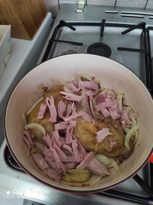 CUISSES DE PINTADE AU VIN BLANC