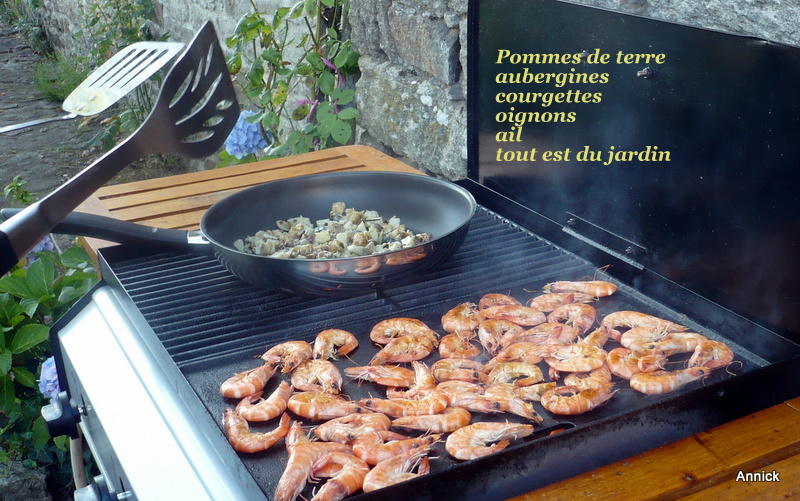 Crevettes grilles  la plancha et ses lgumes.