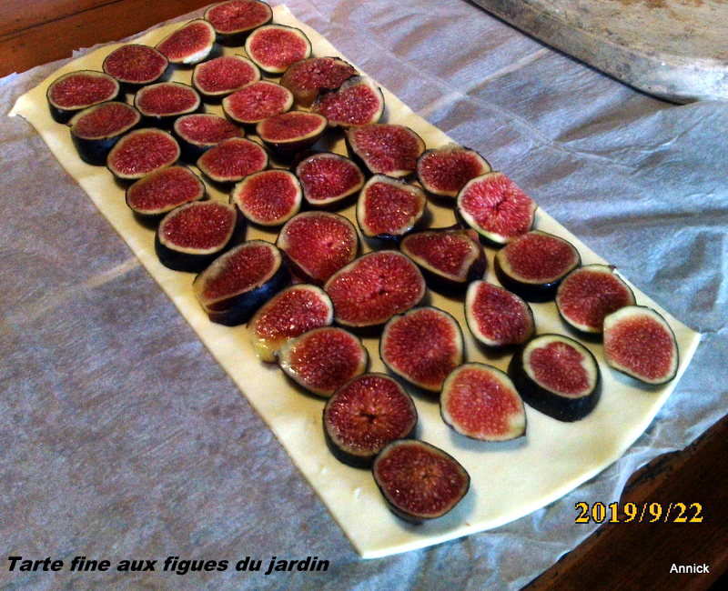 Tarte fine aux figues du jardin.