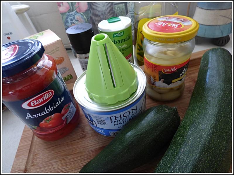 Spaghettis de courgettes au thon et  la tomate