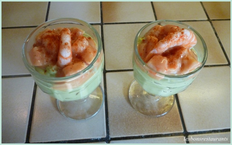 Cocktails d\'Avocat aux Crevettes et au Saumon Fum