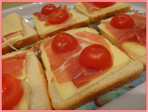 Croques au Jambon Cru et Tomates Cerises 