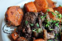 Daube de Taureau, Oignons, Carottes et Persil Mijot au Cognac et Vaqueyras 