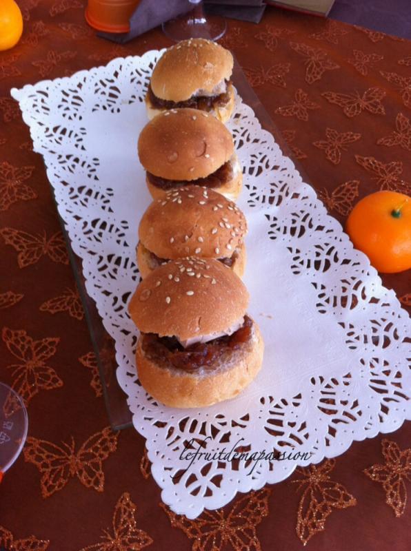Minis hamburgers au chutney de papaye et foie gras