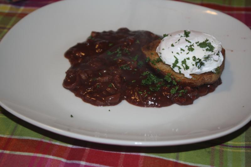 Oeufs meurette (ou oeufs  la sauce bourguignonne)