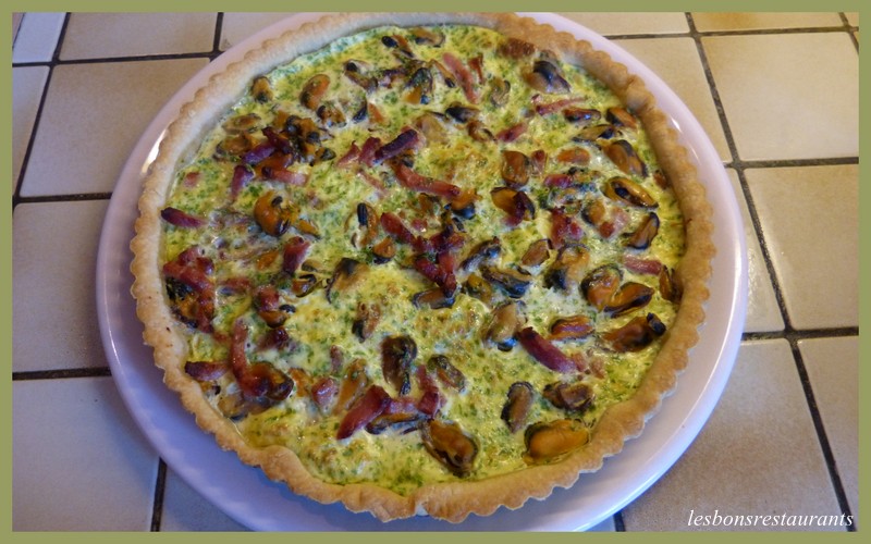 Quiche aux moules, lardons et vin blanc